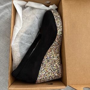 Size 6 sparkly wedges